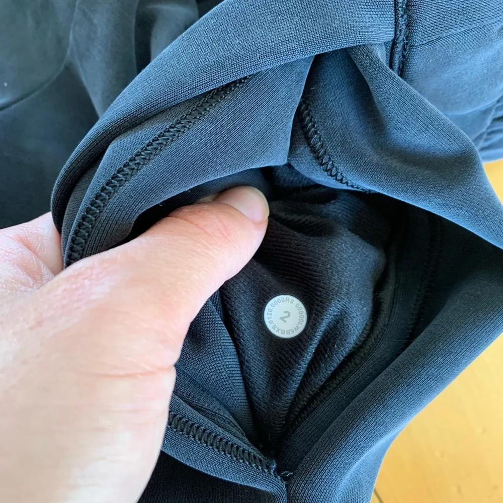 EUC 🍋 Lululemon Seek Softness Mid Rise Crop - Picture 9 of 9